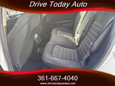 2019 Ford Fusion SE   - Photo 8 - El Campo, TX 77437