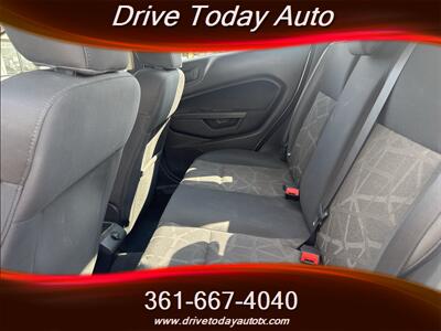 2011 Ford Fiesta SE - Photo 8 - El Campo, TX 77437