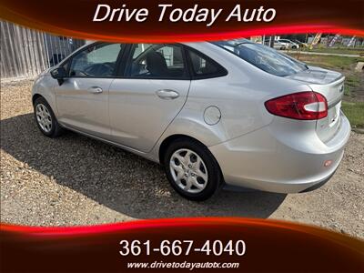 2011 Ford Fiesta SE - Photo 3 - El Campo, TX 77437
