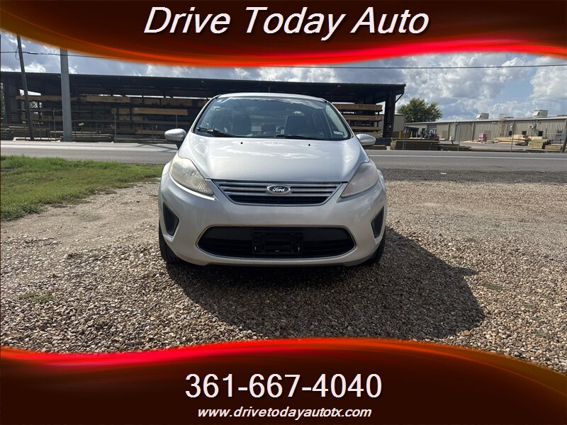 2011 Ford Fiesta SE   - Photo 1 - El Campo, TX 77437