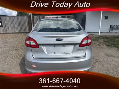 2011 Ford Fiesta SE - Photo 4 - El Campo, TX 77437