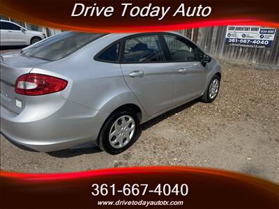 2011 Ford Fiesta SE - Photo 5 - El Campo, TX 77437