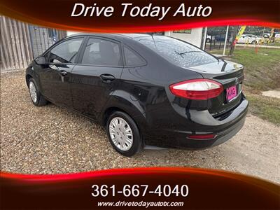 2015 Ford Fiesta S - Photo 2 - El Campo, TX 77437