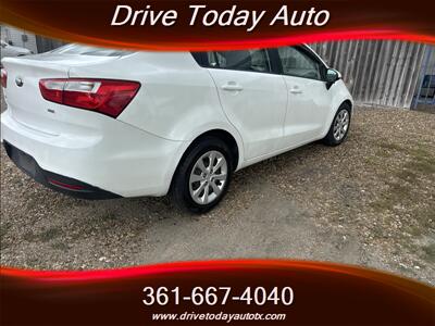 2015 Kia Rio LX   - Photo 2 - El Campo, TX 77437