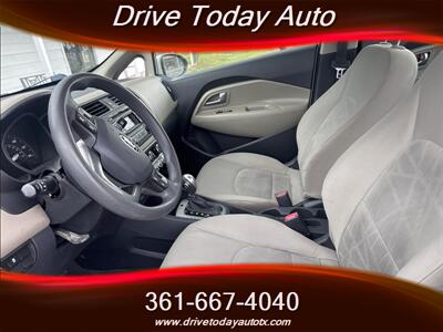 2015 Kia Rio LX   - Photo 4 - El Campo, TX 77437