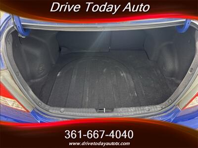 2013 Hyundai ACCENT GLS - Photo 11 - El Campo, TX 77437