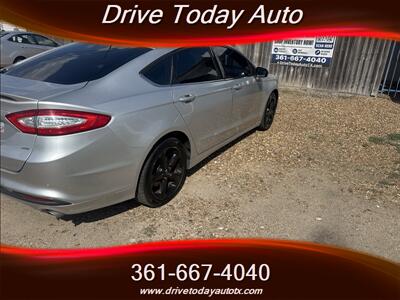2016 Ford Fusion SE - Photo 4 - El Campo, TX 77437