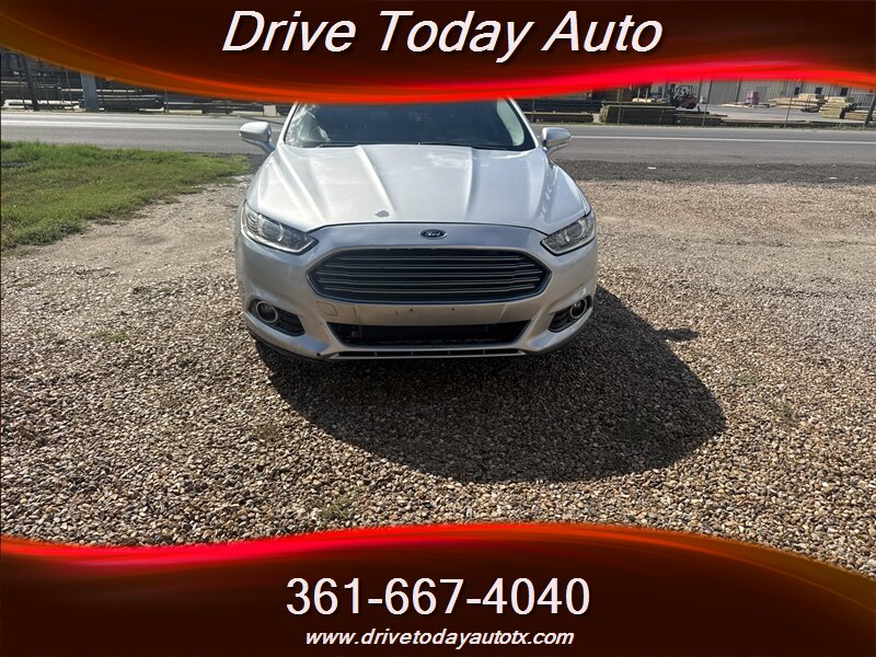 2016 Ford Fusion SE   - Photo 1 - El Campo, TX 77437