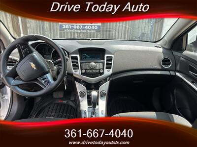 2016 Chevrolet Cruze Limited 1LT Auto - Photo 9 - El Campo, TX 77437