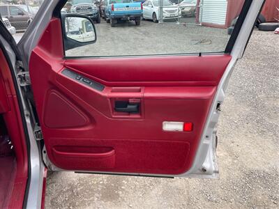 1992 Ford Explorer XLT 4dr XLT   - Photo 22 - West Richland, WA 99353