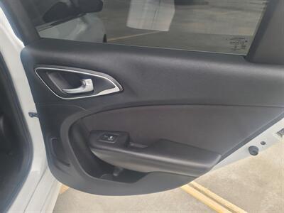 2015 Chrysler 200 Limited - Photo 13 - West Richland, WA 99353