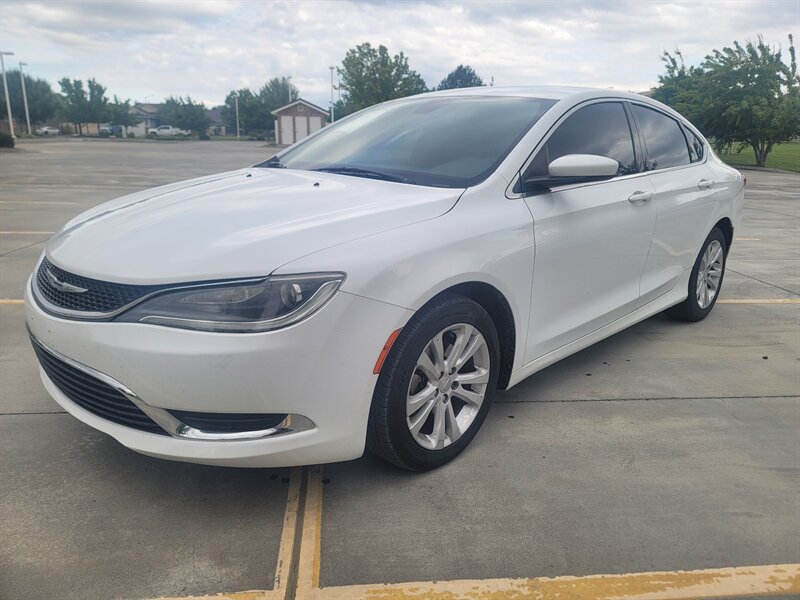 2015 Chrysler 200 Limited   - Photo 1 - West Richland, WA 99353
