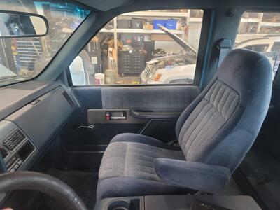 1994 Chevrolet C2500 Silverado   - Photo 2 - West Richland, WA 99353