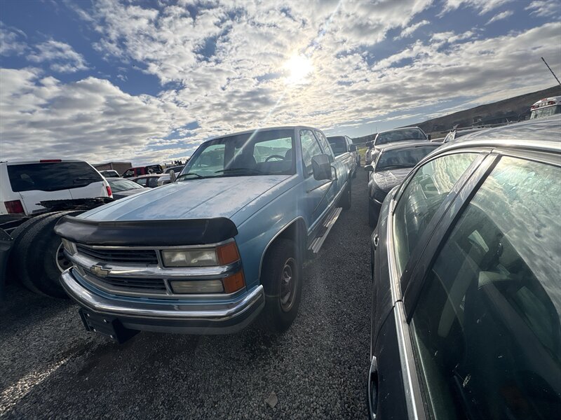 1994 Chevrolet C2500 Silverado   - Photo 1 - West Richland, WA 99353