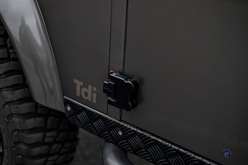 1997 Land Rover Defender 90 - Photo 9 - Wyomissing, PA 19610
