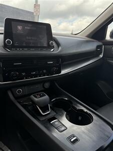 2021 Nissan Rogue SV - Photo 8 - Owensboro, KY 42303