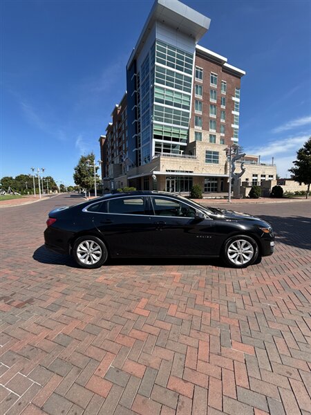 2020 Chevrolet Malibu LT - Photo 1 - Owensboro, KY 42303