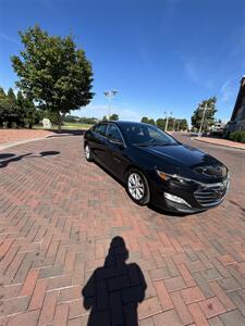 2020 Chevrolet Malibu LT   - Photo 2 - Owensboro, KY 42303