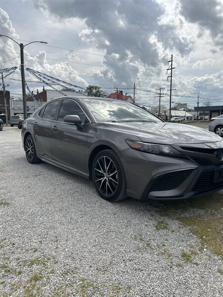 2022 Toyota Camry SE   - Photo 1 - Owensboro, KY 42303