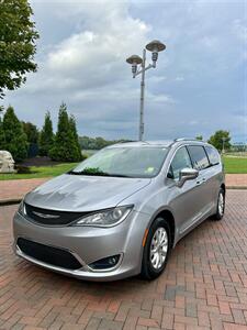2018 Chrysler Pacifica Touring L   - Photo 2 - Owensboro, KY 42303