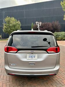 2018 Chrysler Pacifica Touring L   - Photo 5 - Owensboro, KY 42303