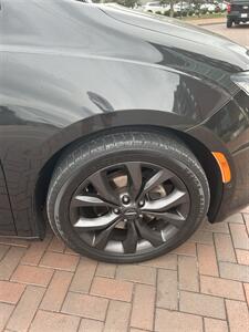 2018 Chrysler Pacifica Limited   - Photo 13 - Owensboro, KY 42303