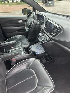 2018 Chrysler Pacifica Limited   - Photo 15 - Owensboro, KY 42303