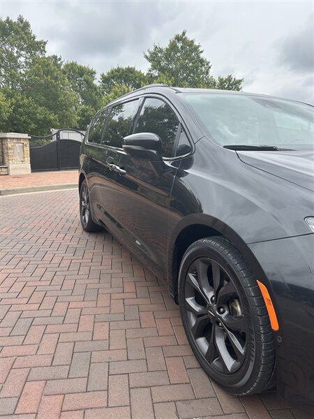 2018 Chrysler Pacifica Limited - Photo 1 - Owensboro, KY 42303