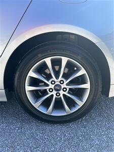 2017 Ford Fusion SE   - Photo 12 - Owensboro, KY 42303