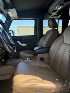 2013 Jeep Wrangler Unlimited Rubicon   - Photo 6 - Owensboro, KY 42303