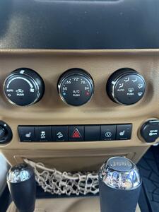 2013 Jeep Wrangler Unlimited Rubicon   - Photo 9 - Owensboro, KY 42303