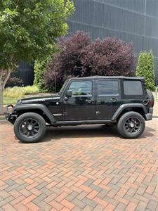 2013 Jeep Wrangler Unlimited Rubicon   - Photo 1 - Owensboro, KY 42303