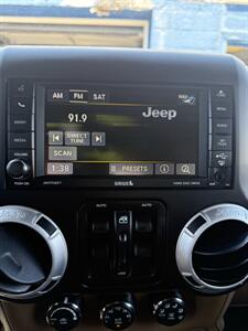 2013 Jeep Wrangler Unlimited Rubicon   - Photo 14 - Owensboro, KY 42303