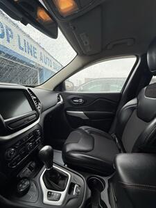 2017 Jeep Cherokee Trailhawk   - Photo 8 - Owensboro, KY 42303