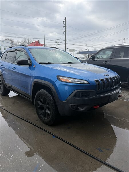 2017 Jeep Cherokee Trailhawk   - Photo 1 - Owensboro, KY 42303