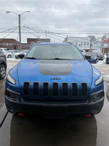 2017 Jeep Cherokee Trailhawk   - Photo 2 - Owensboro, KY 42303