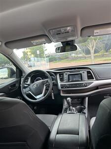 2018 Toyota Highlander LE I4 FWD   - Photo 7 - Owensboro, KY 42303