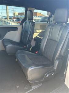 2020 Dodge Grand Caravan SXT   - Photo 2 - Owensboro, KY 42303