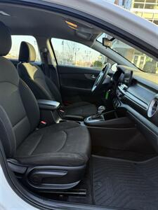 2021 Kia Forte LXS - Photo 11 - Owensboro, KY 42303