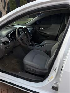 2018 Chevrolet Malibu LT   - Photo 13 - Owensboro, KY 42303