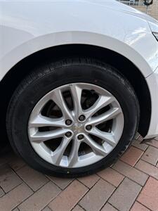 2018 Chevrolet Malibu LT   - Photo 18 - Owensboro, KY 42303