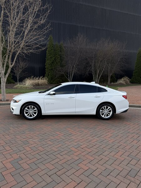 2018 Chevrolet Malibu LT   - Photo 1 - Owensboro, KY 42303