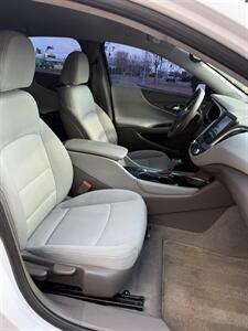 2018 Chevrolet Malibu LT   - Photo 8 - Owensboro, KY 42303