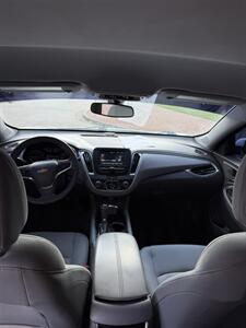 2018 Chevrolet Malibu LT   - Photo 12 - Owensboro, KY 42303