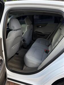 2018 Chevrolet Malibu LT   - Photo 16 - Owensboro, KY 42303