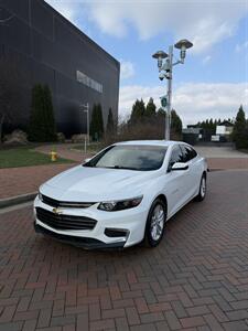 2018 Chevrolet Malibu LT   - Photo 2 - Owensboro, KY 42303