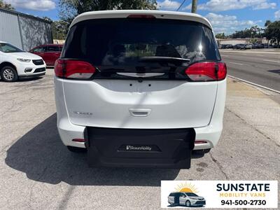 2023 Chrysler Voyager L Wheelchair Van  BraunAbility Manual Rear Entry - Photo 3 - Sarasota, FL 34232