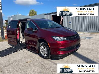 2021 Chrysler Voyager L Wheelchair Van  BraunAbility Chrysler Entervan XT - Photo 1 - Sarasota, FL 34232