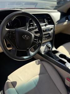 2015 Hyundai SONATA SE   - Photo 26 - Reseda, CA 91335