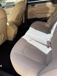 2015 Hyundai SONATA SE   - Photo 21 - Reseda, CA 91335